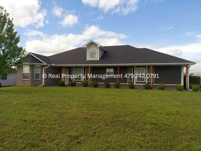 Building Photo - 1200 Sandstone Dr