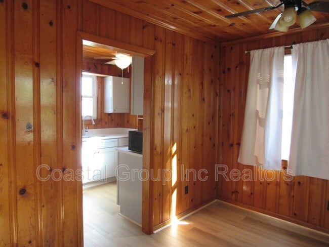 Building Photo - 3521 Bayside Ave