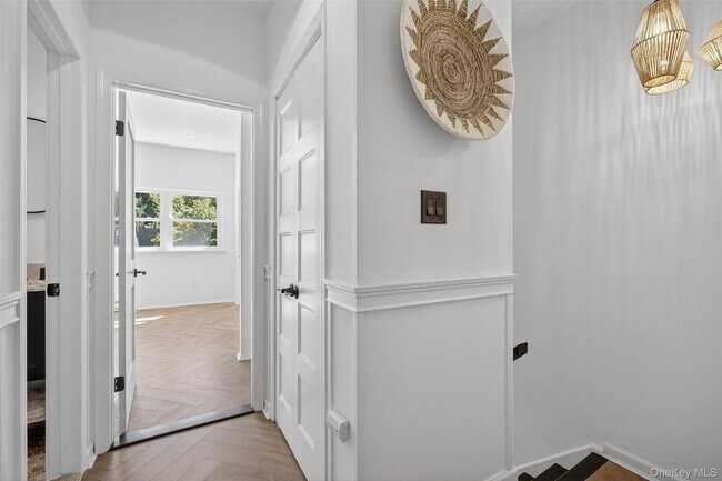 Building Photo - 8 Roundtree Ct