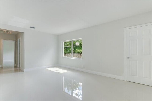 Building Photo - 5715 NW 6th Ave