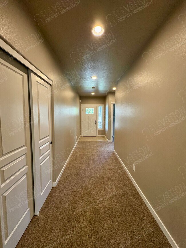 Building Photo - 60868 SE Sweet Pea Dr