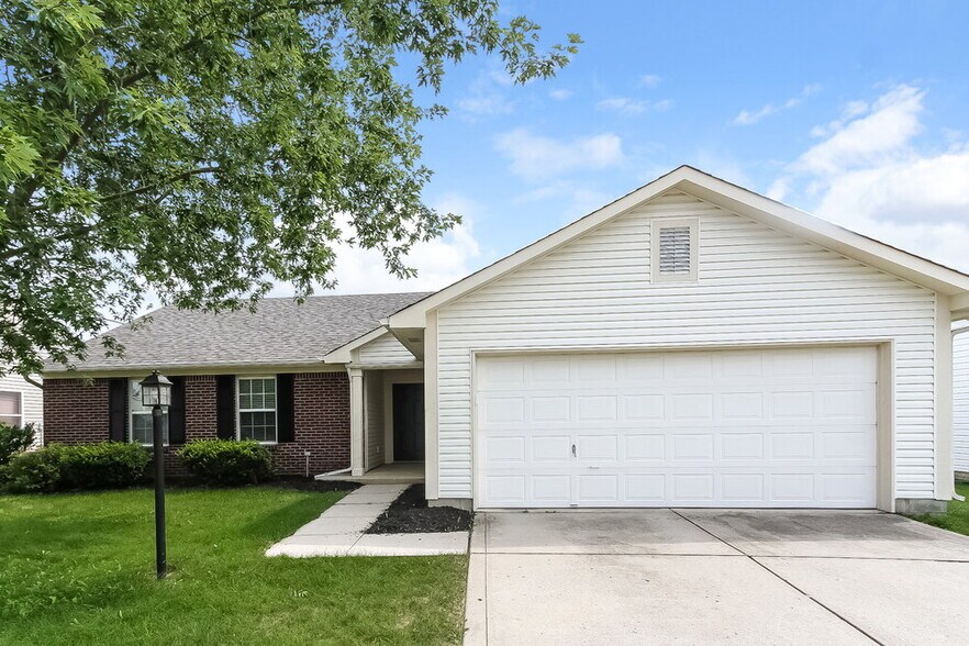 Primary Photo - 47 W Flat Rock Dr