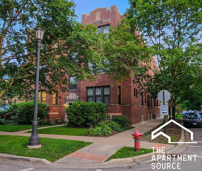 Building Photo - 832 Seward St