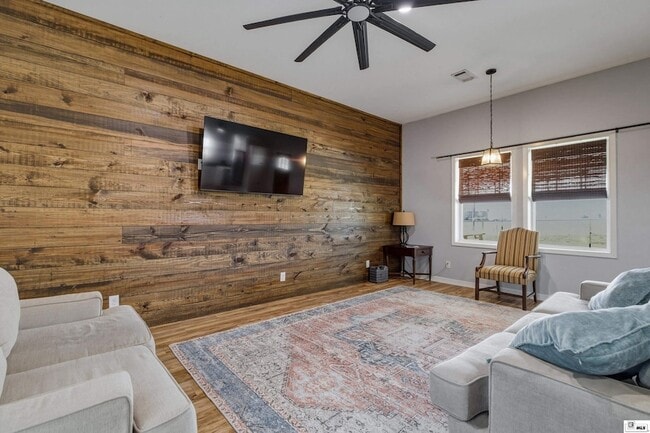 Building Photo - 6391 Paulette Pipes Rd