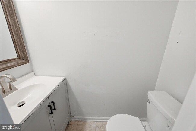 Building Photo - 217 Vista Ct