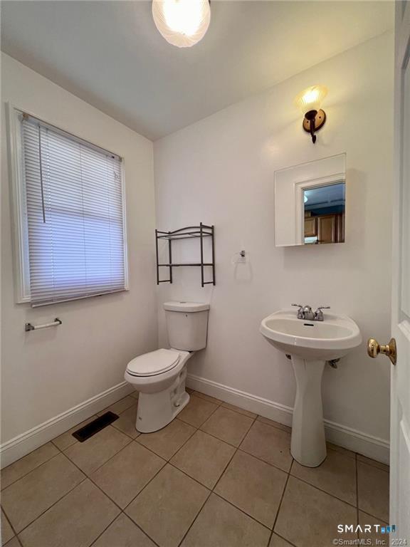 Building Photo - 527 W Thames St