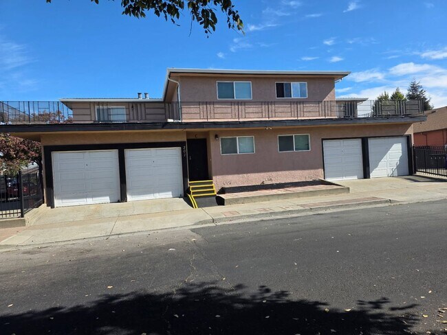 Building Photo - 301 Willard Ave