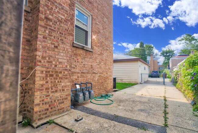 Building Photo - 4831 Kirk St