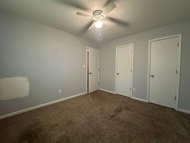 Building Photo - Available Now! Townhouse in Jacksonville