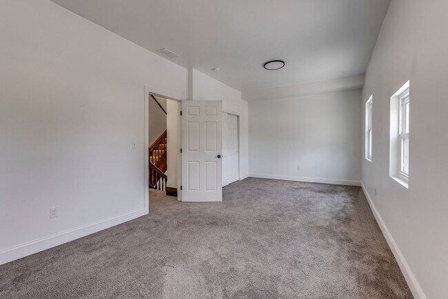 Building Photo - 19 Allen St