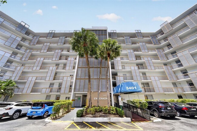 Building Photo - 3401 N Country Club Dr