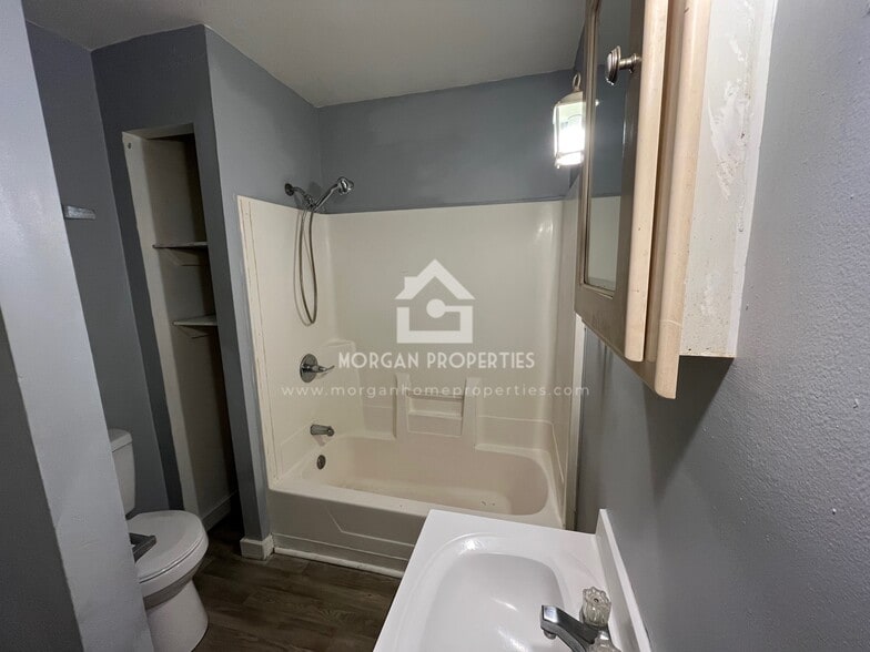 Building Photo - 1218 S 18th St