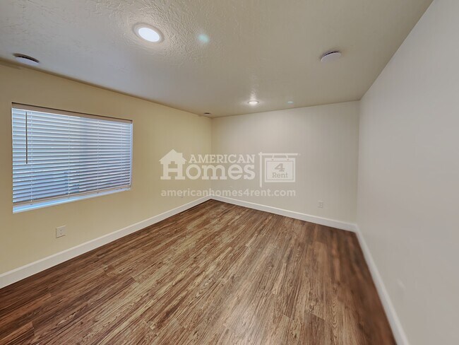 Building Photo - 4304 N Poplar Street