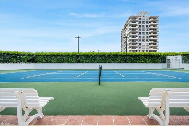 Building Photo - 1 br, 1 bath Condo - 6365 Collins Ave Grea...