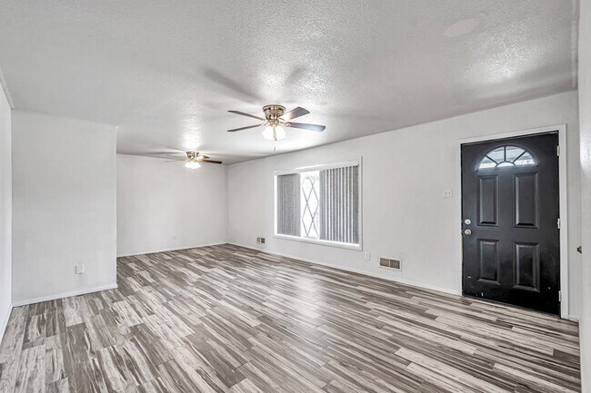 Building Photo - 1300 Bonham Ave