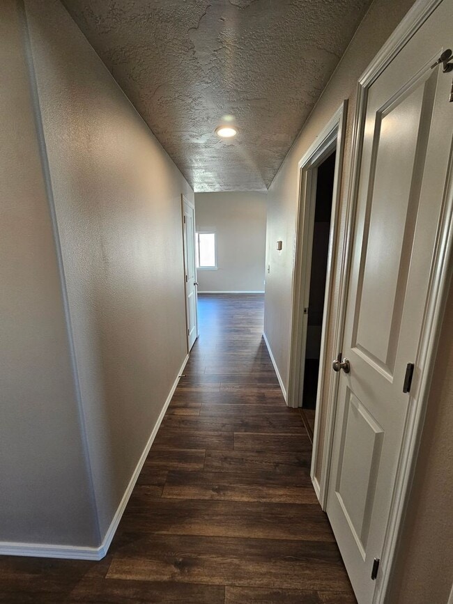 Building Photo - 3 Bedroom Home