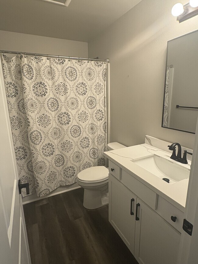 Building Photo - 61 E Ellinor Peak Pl