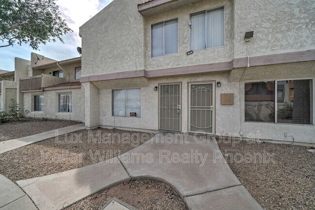 Building Photo - 3840 N 43rd Ave