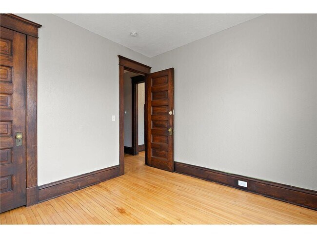 Building Photo - 2428 Chicago Ave