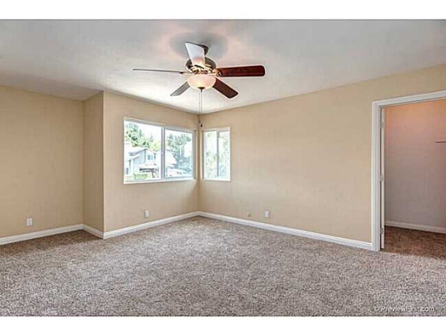 Building Photo - 3 Bedroom 2.5 Bath Home Near Lake Calavera!