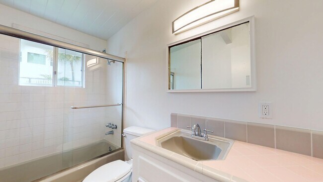 Building Photo - Spacious 3 Bedroom Home Available for Long...
