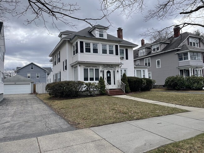 Building Photo - 136 Russell St