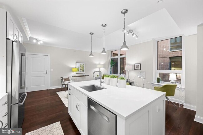 Building Photo - 4915 Hampden Ln