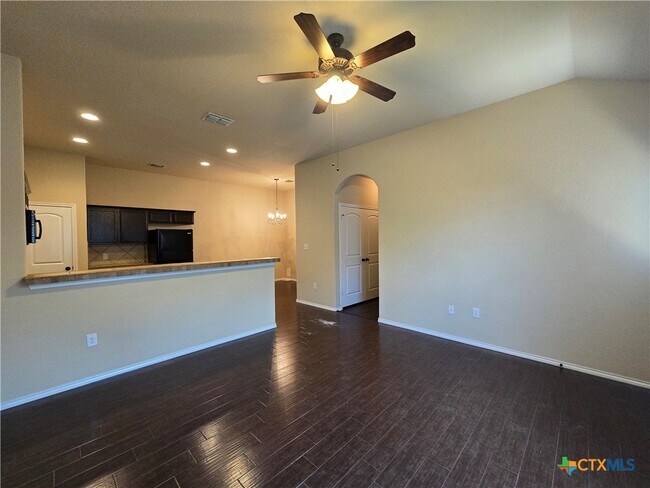 Building Photo - 697 Creekside Cir