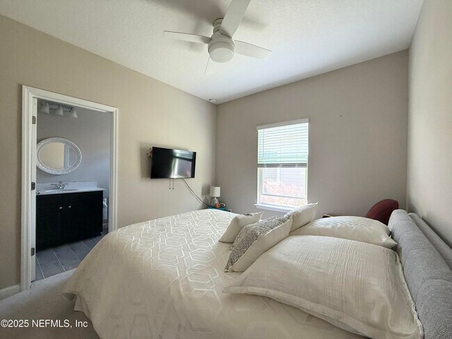 Building Photo - 141 Ren Wy