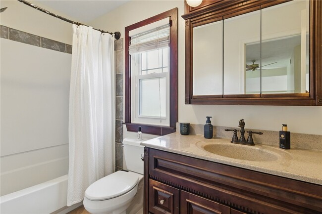 Building Photo - 12 White Oak Bend