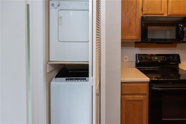 Building Photo - 3115 Helms St