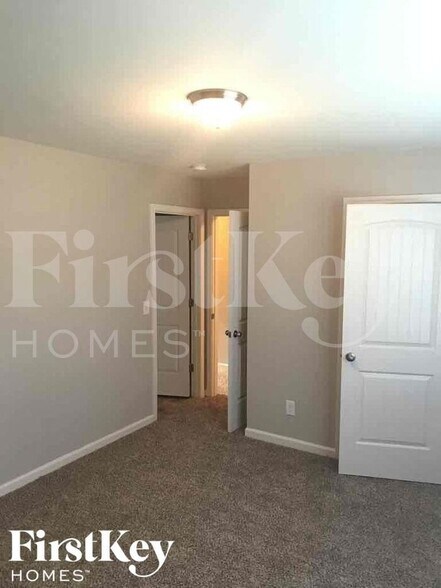 Building Photo - 583 Forrest Hills Dr