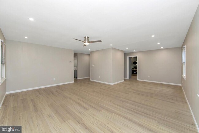 Building Photo - 2 S Sunset Rd