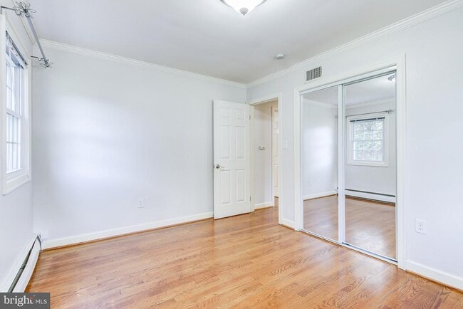 Building Photo - 3809 Great Neck Ct