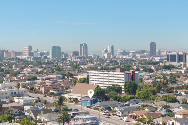 Building Photo - 1431 Alamitos Ave