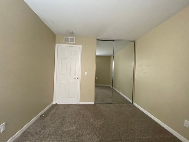 Building Photo - m583 - Wyatt