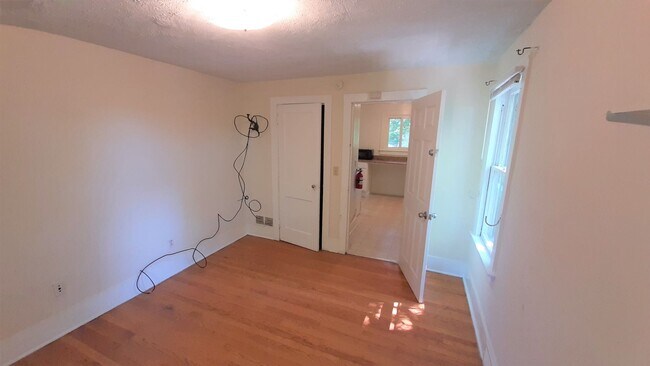 Building Photo - 410 S Aurora St