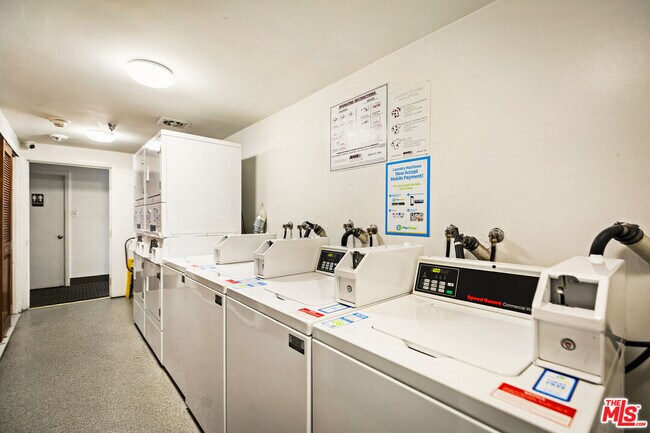 Building Photo - 2260 N Cahuenga Blvd