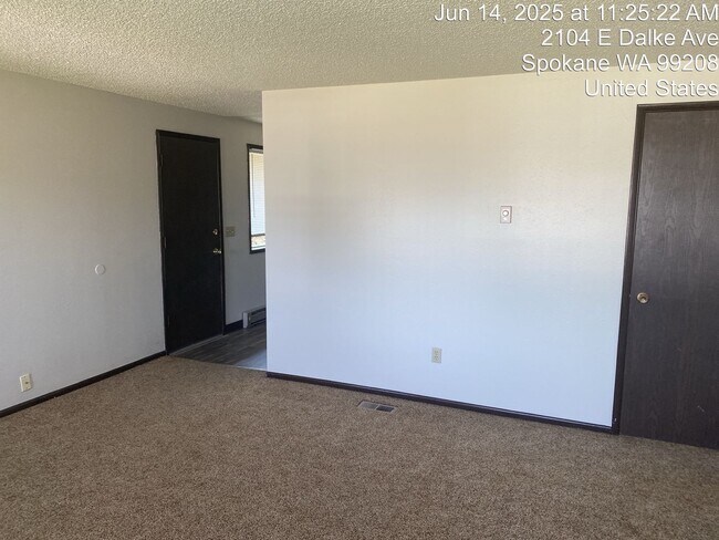 Building Photo - 2102 E Dalke Ave