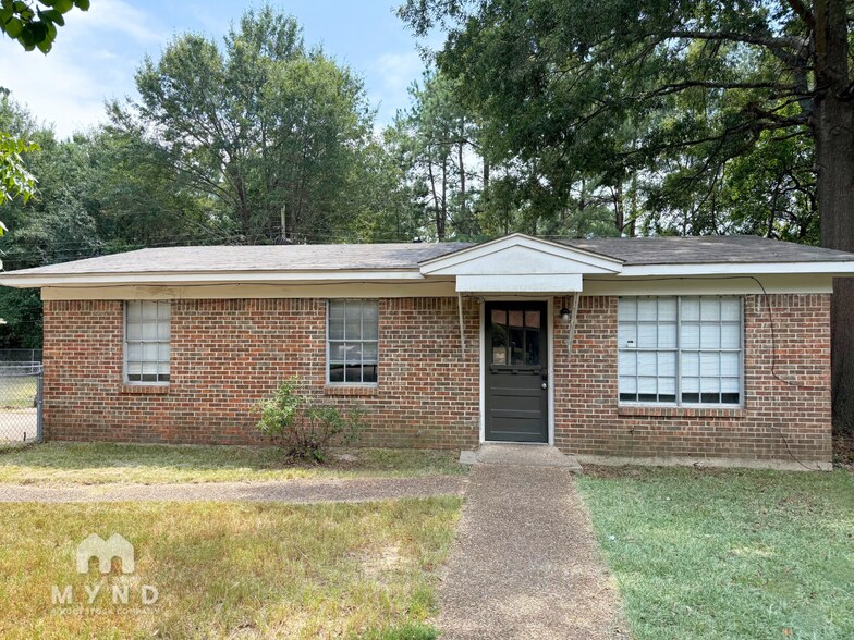 Primary Photo - 707 Hillview St