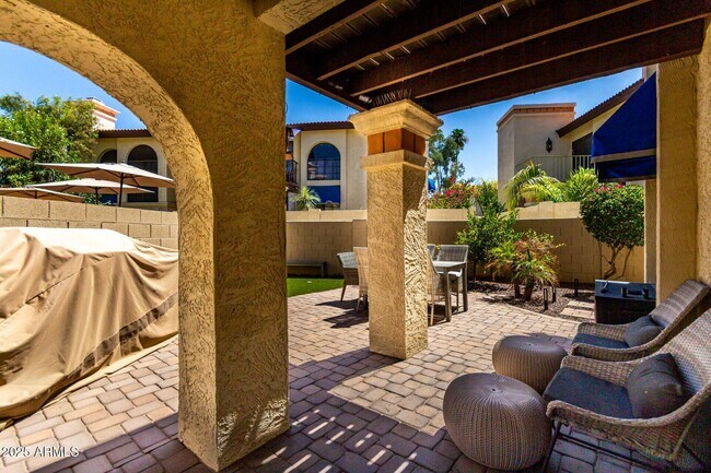 Building Photo - 4932 E Siesta Dr