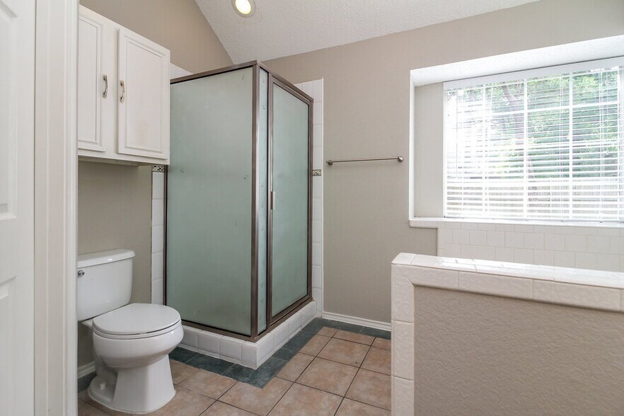 Building Photo - 817 Clover Hill Ln