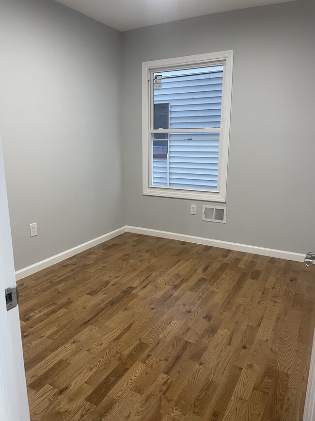 Building Photo - 422 Cherry St