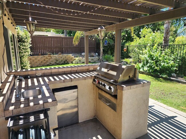 Building Photo - Gorgeous 4 Bedroom/3 Bath Home in South Temecula!