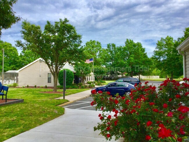 Building Photo - 1664 Jameson Dr