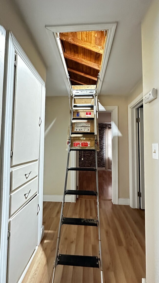 Building Photo - 1026 Mill St