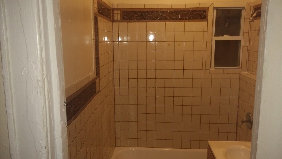 Building Photo - 133 Schuyler Ave