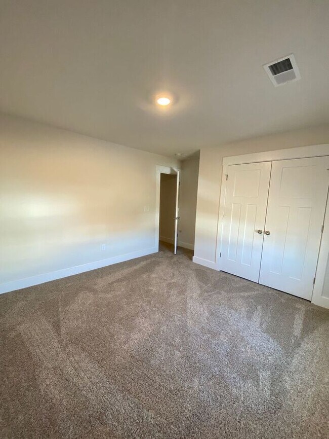 Building Photo - **Coming Soon! **Gorgeous and spacious!