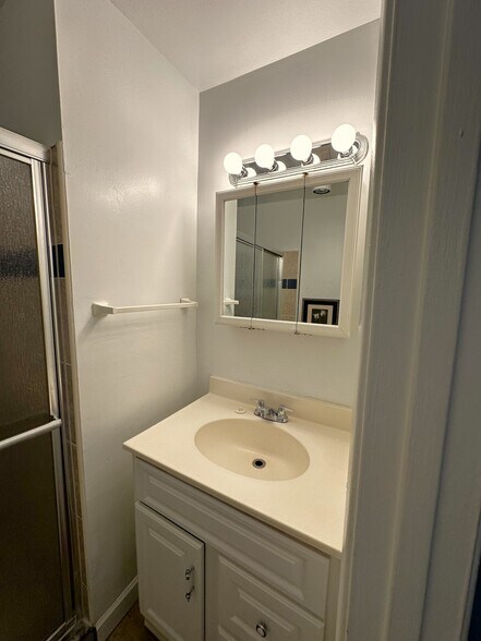 Building Photo - 4417 Romlon St