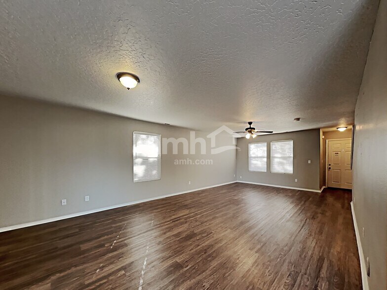 Building Photo - 1038 N Cambrick Dr